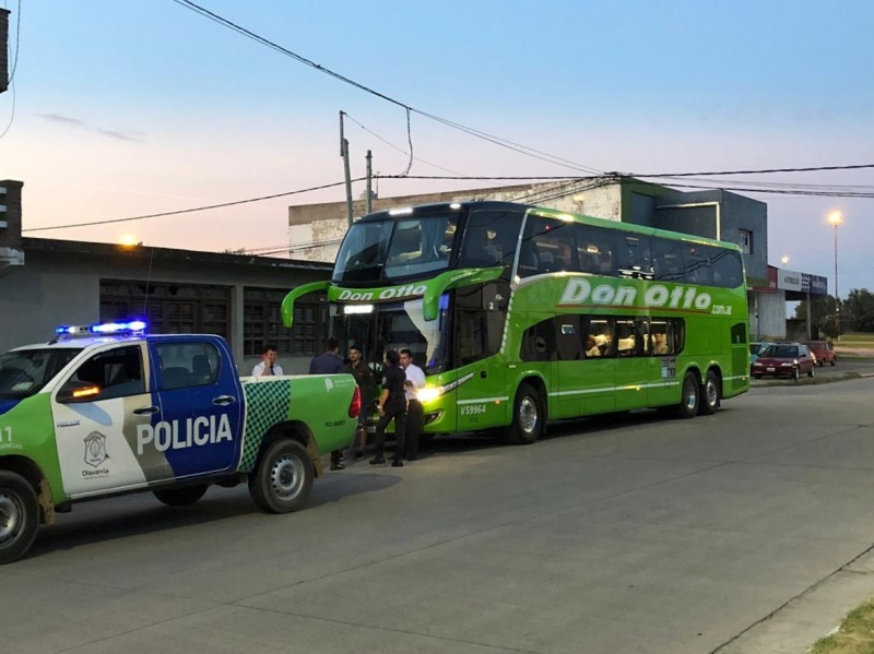 Pasajeros frenaron un micro por una mujer recin llegada de Espaa